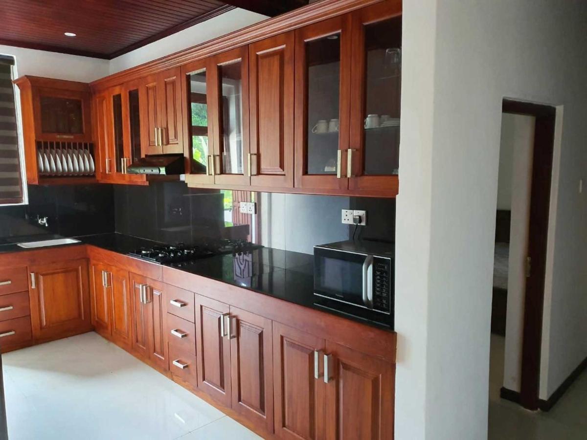 J Guest Guest house *
